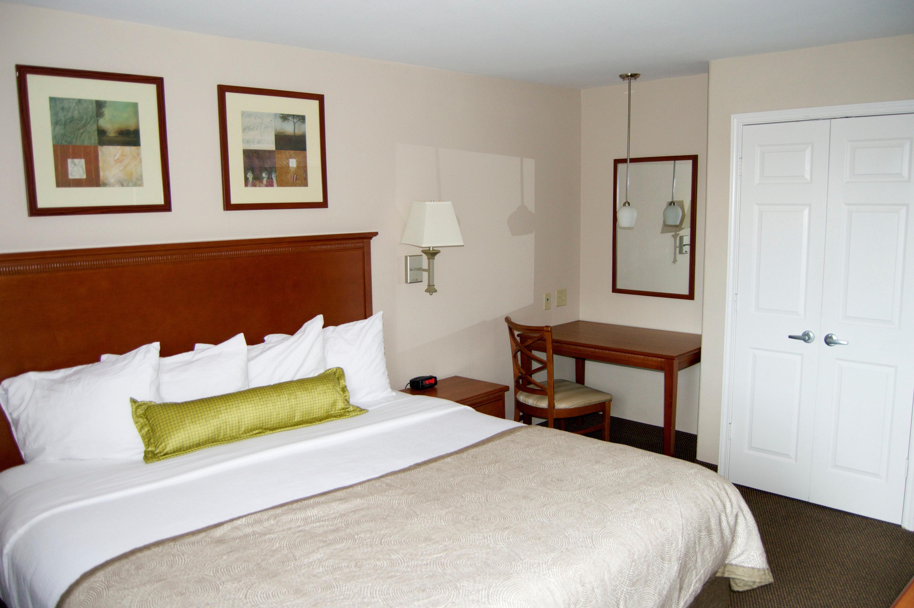 Candlewood Victoria By Ihg Esterno foto