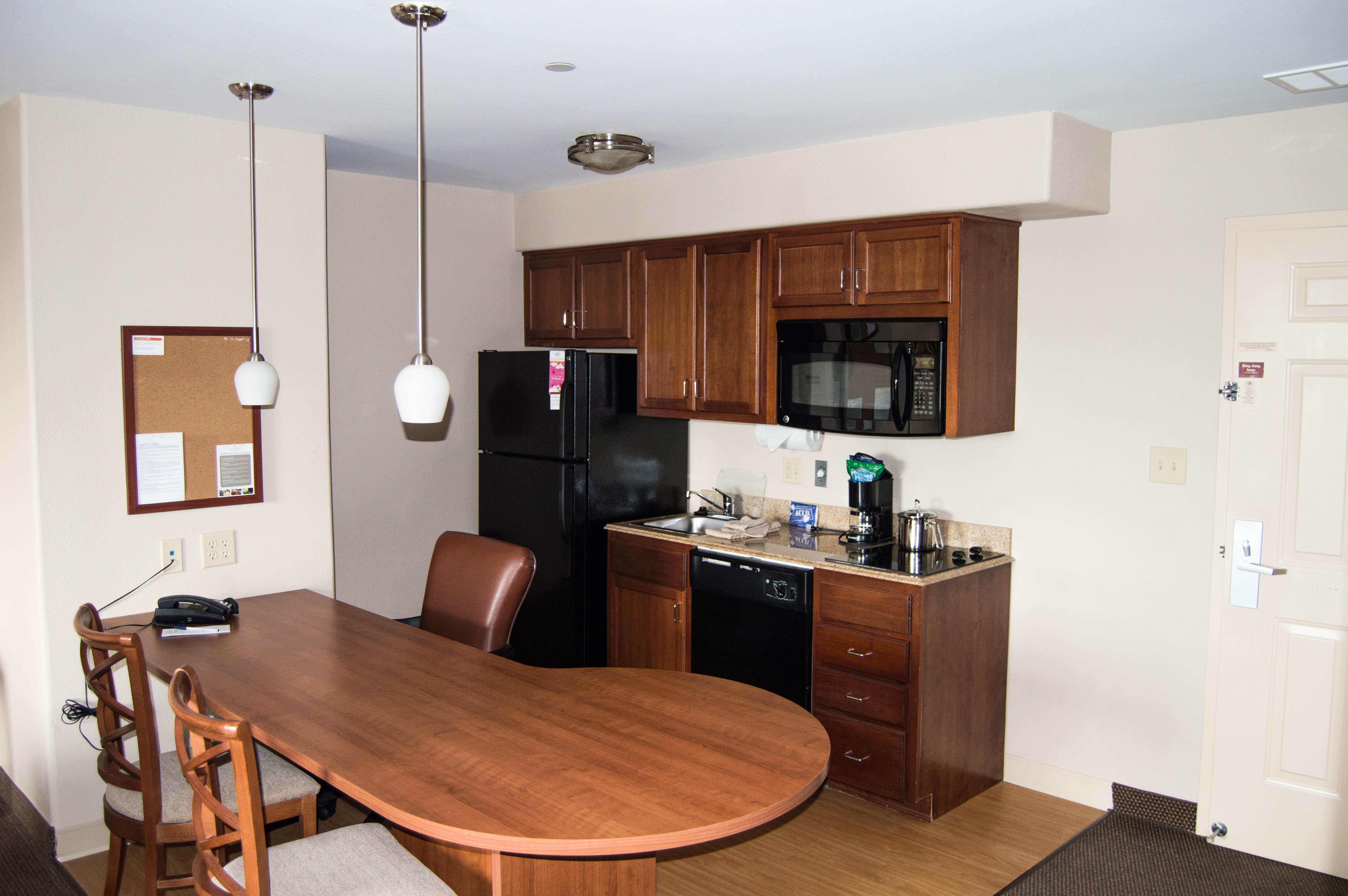 Candlewood Victoria By Ihg Esterno foto