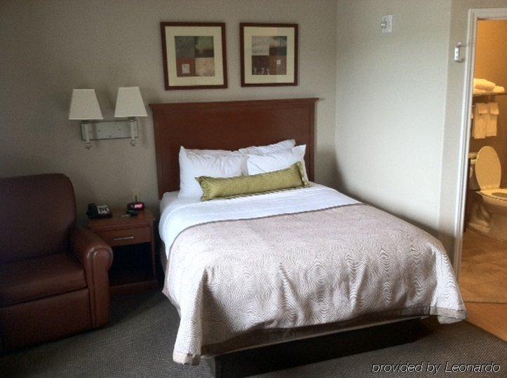 Candlewood Victoria By Ihg Esterno foto