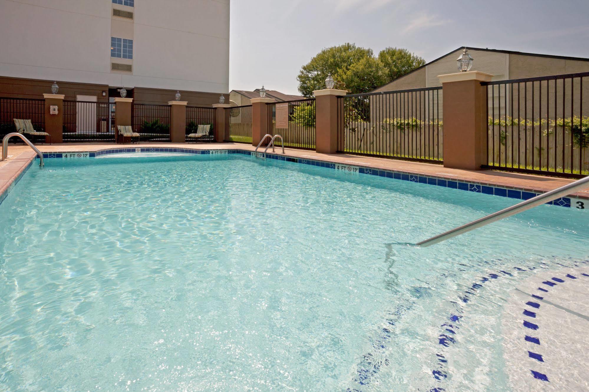 Candlewood Victoria By Ihg Servizi foto