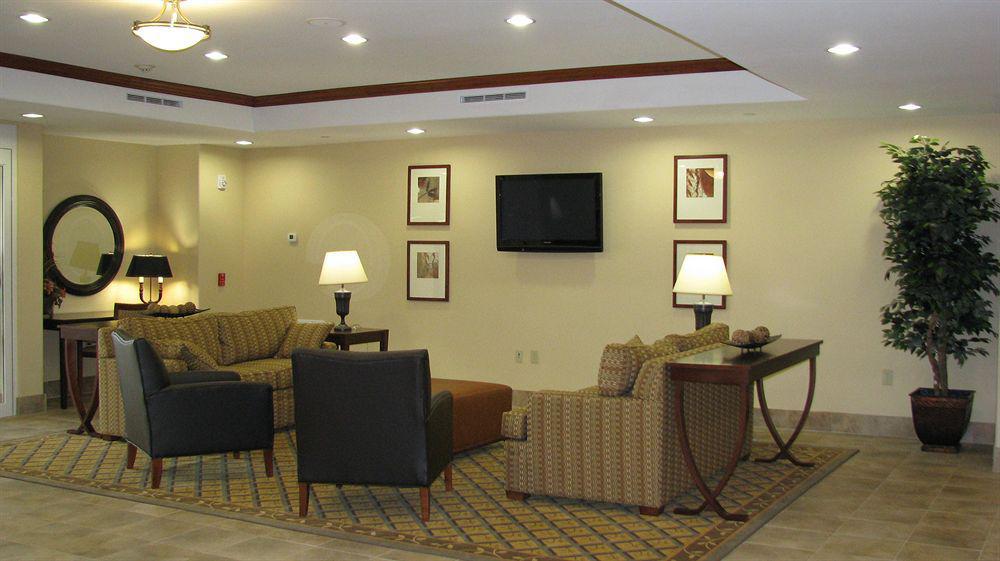 Candlewood Victoria By Ihg Esterno foto